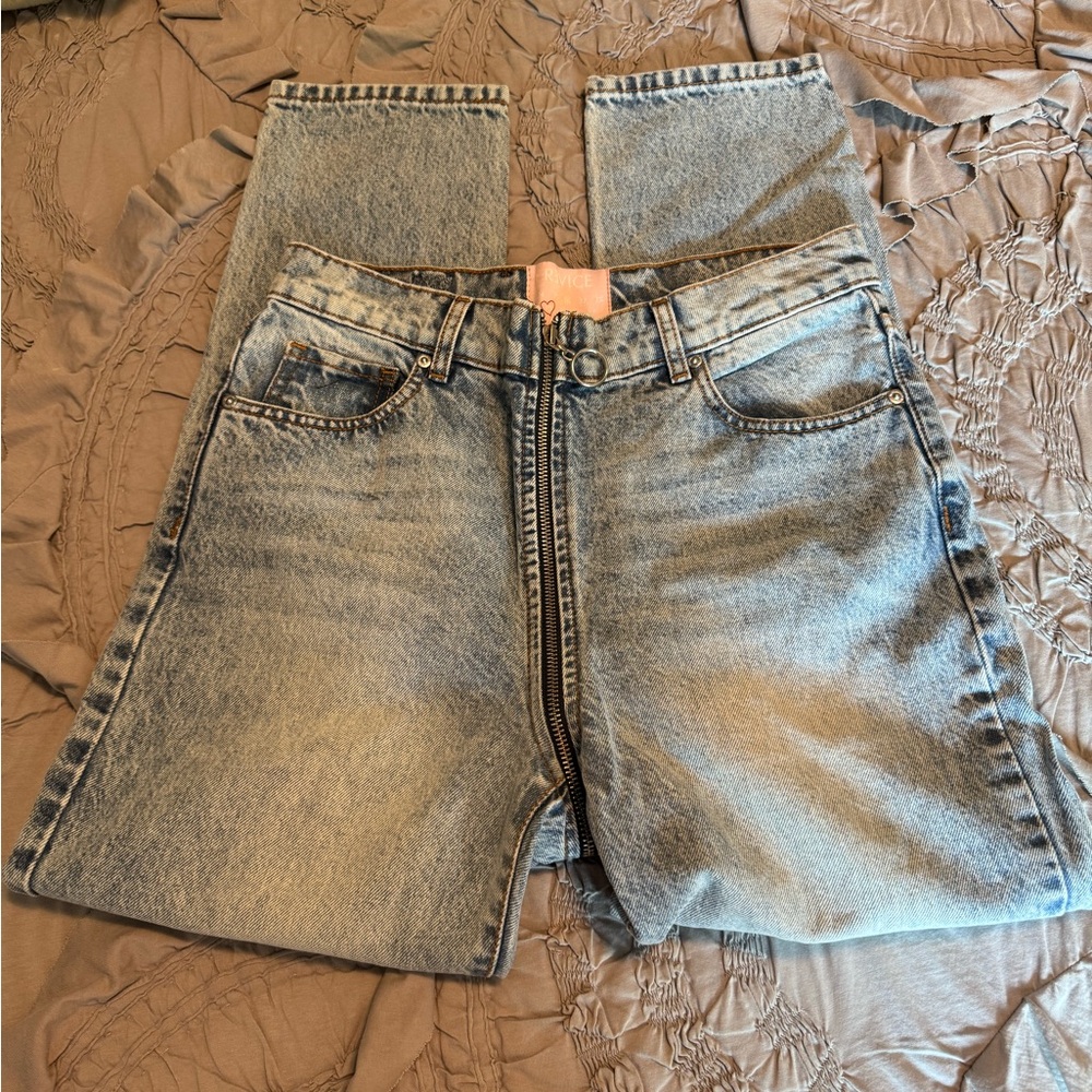 Revice Jeans with cool zipper detail
